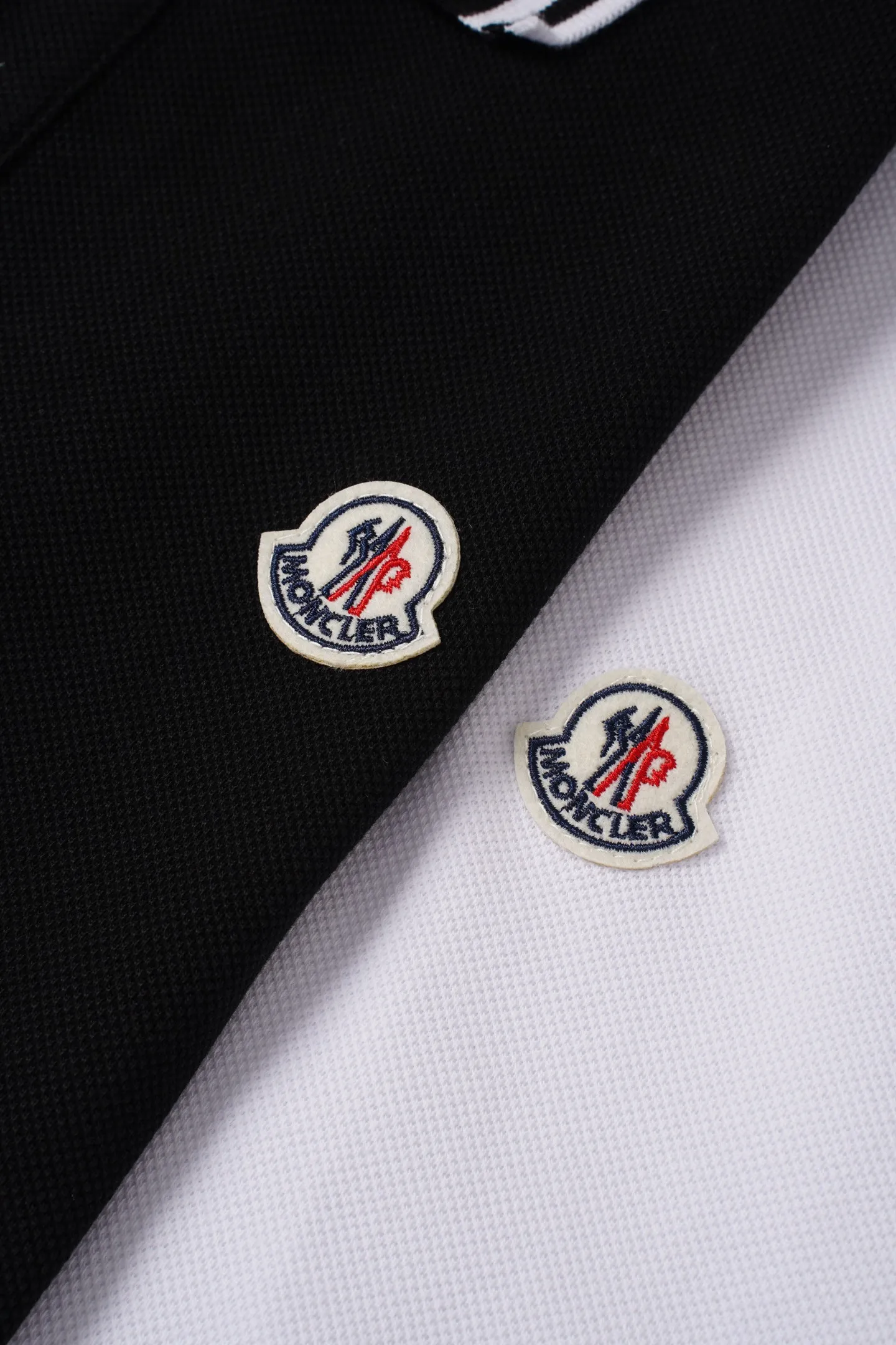 MONCLER logo polo Polo Classic ， 。 Polo ， 。Classic ， 。 • • •Black White Size：S-XL